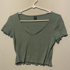 Cute v-neck cropped top